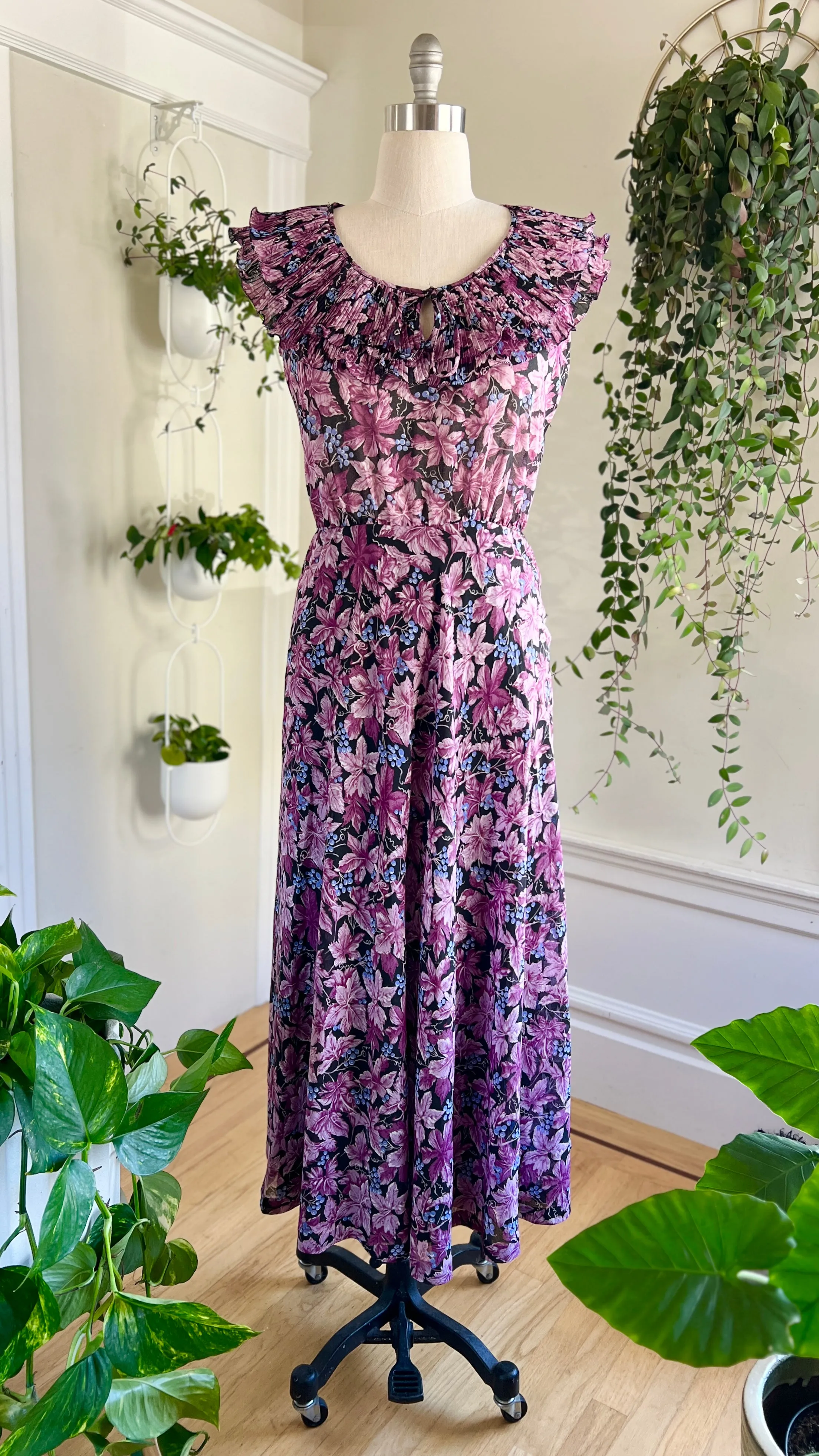 1970s Wine Tasting Maxi Dress | medium/large