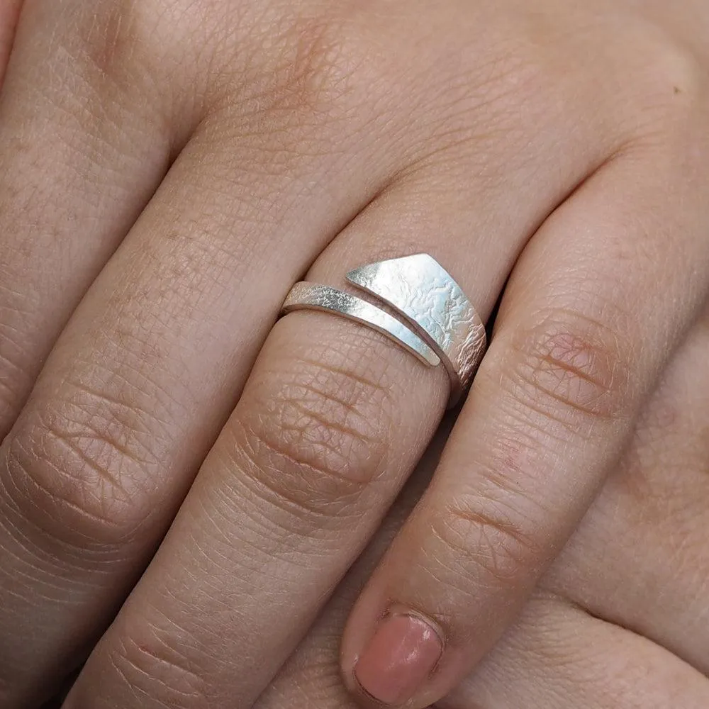 Foresta Vine Fine Textured Ring
